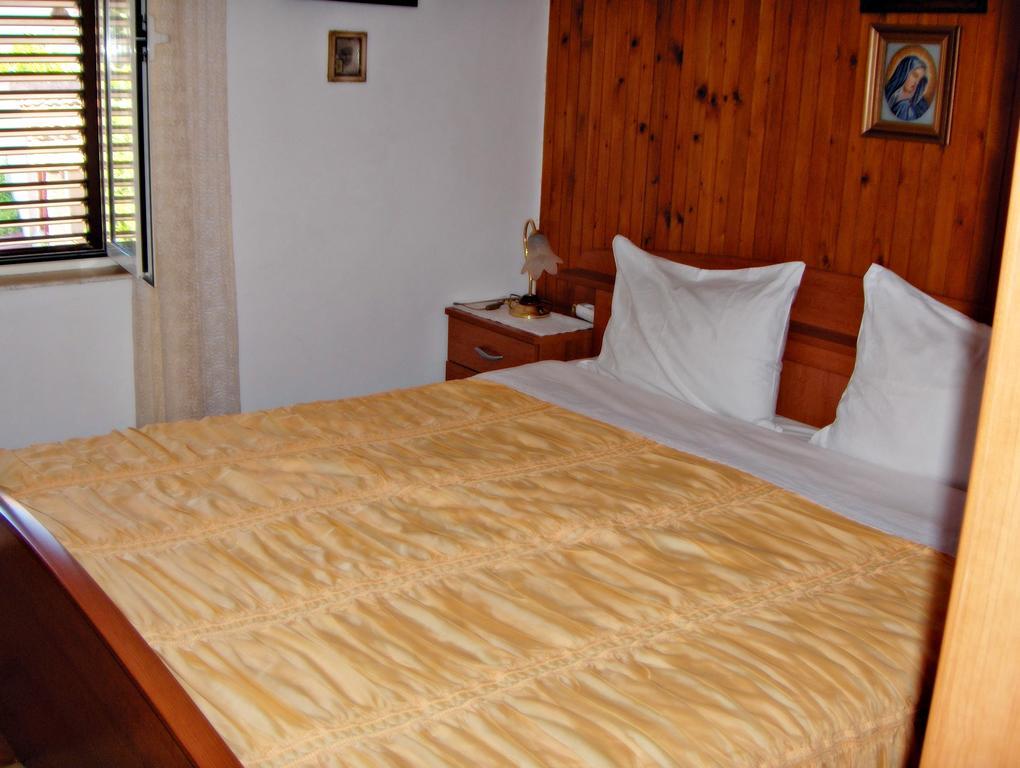 Guest House Roza Vrboska Chambre photo
