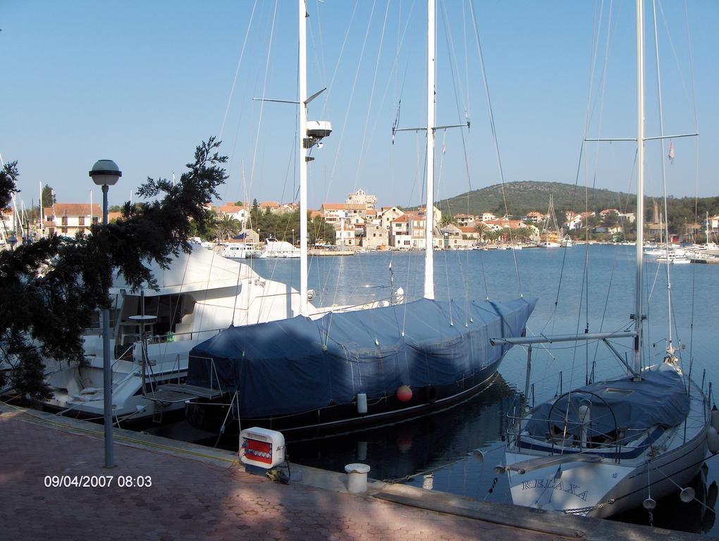 Guest House Roza Vrboska Extérieur photo