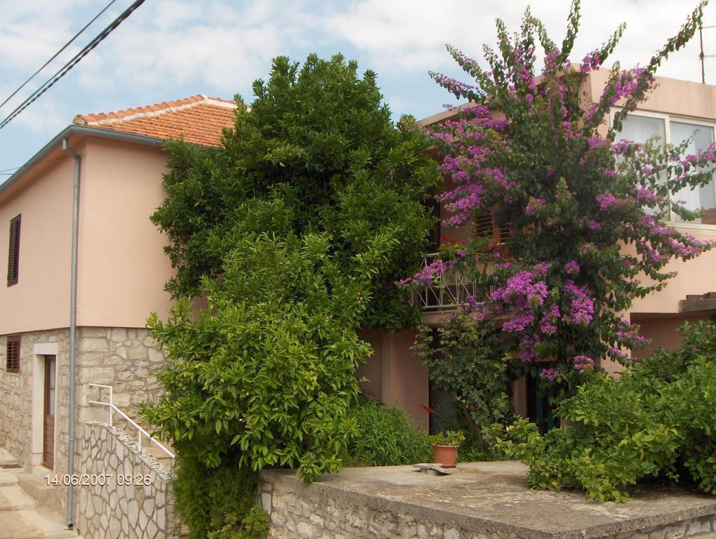 Guest House Roza Vrboska Extérieur photo