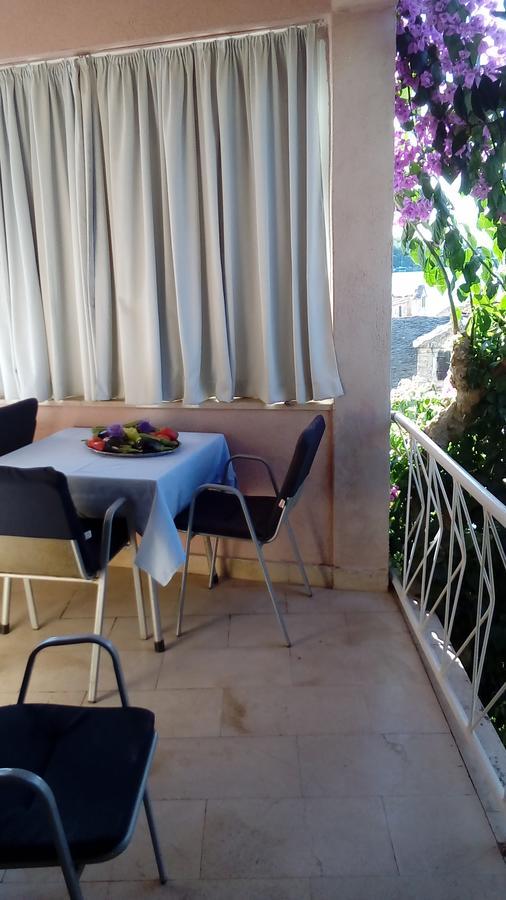 Guest House Roza Vrboska Extérieur photo